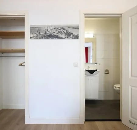 Private Suite's Close Haarlemmerplein * Амстердам