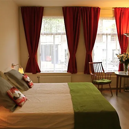 Bed & Breakfast Private Suite's Close Haarlemmerplein *